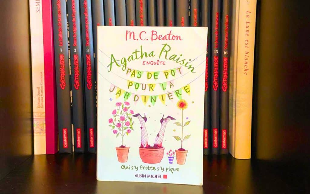 Une nouvelle enquête d'Agatha Raisin dans le tome 3 de la saga Pas de pot pour la jardinière
